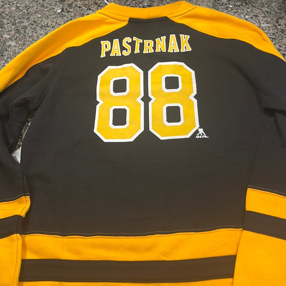 Women’s Medium Boston Bruins David Pasternak sweatshirt